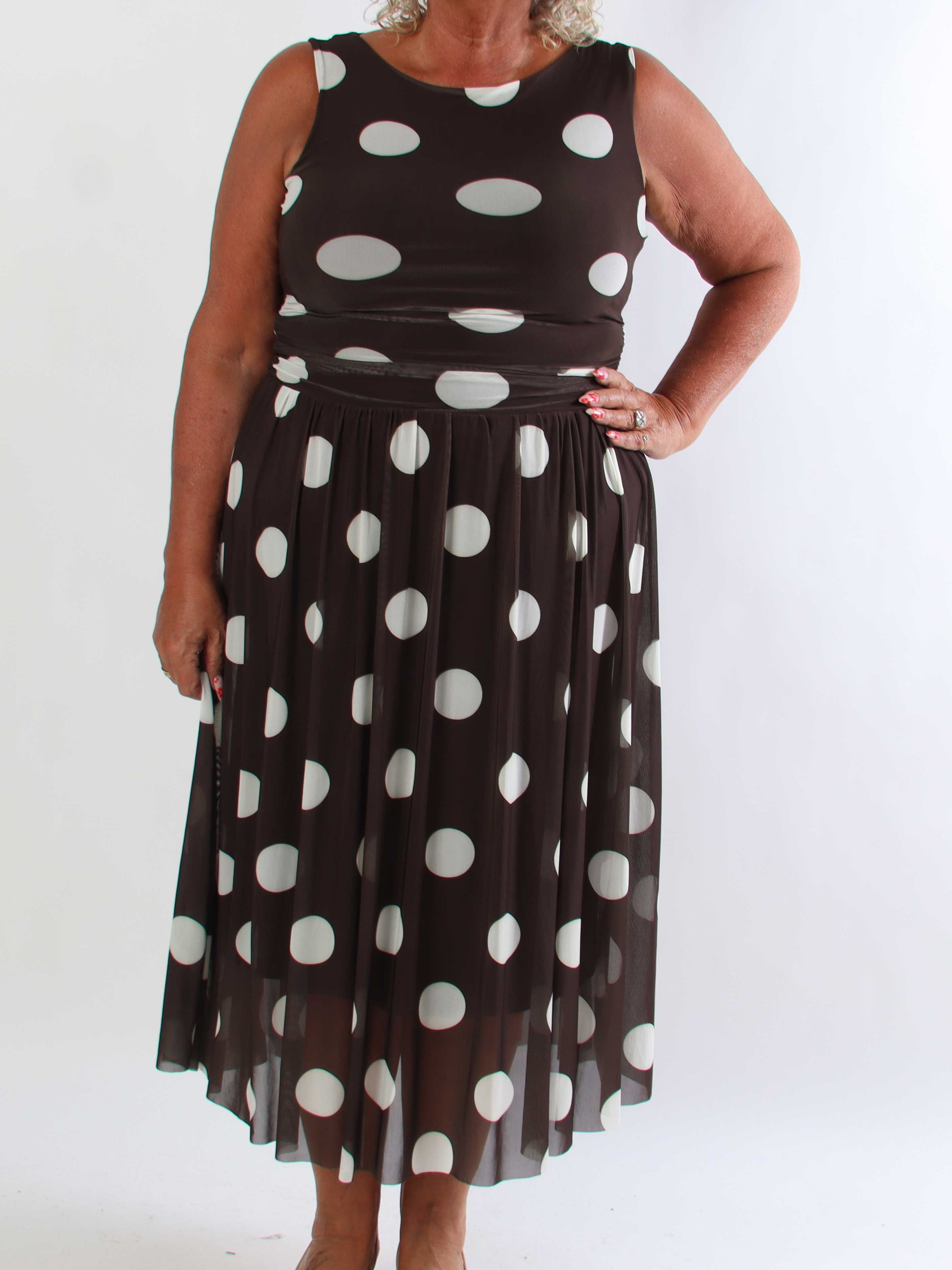 Hallie – Elegant, stretchig plus size klänning i prickig mesh